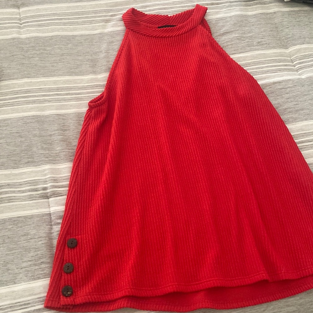 W5, small red tank top